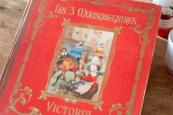 Victoria Album of Les 3 Mousquetaires by Alexandre Dumas