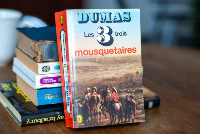 Les 3 Moustequaires Dumas book by Alexandre Dumas